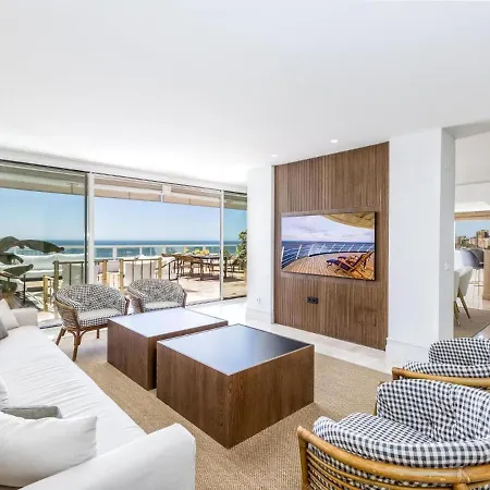 Beachfront Penthouse With Sea Views Appartement *
