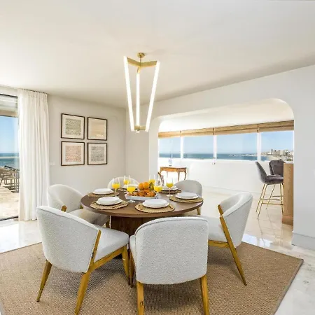 Appartement Beachfront Penthouse With Sea Views